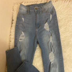 Fashion Nova ripped high waisted jeans in
size 7